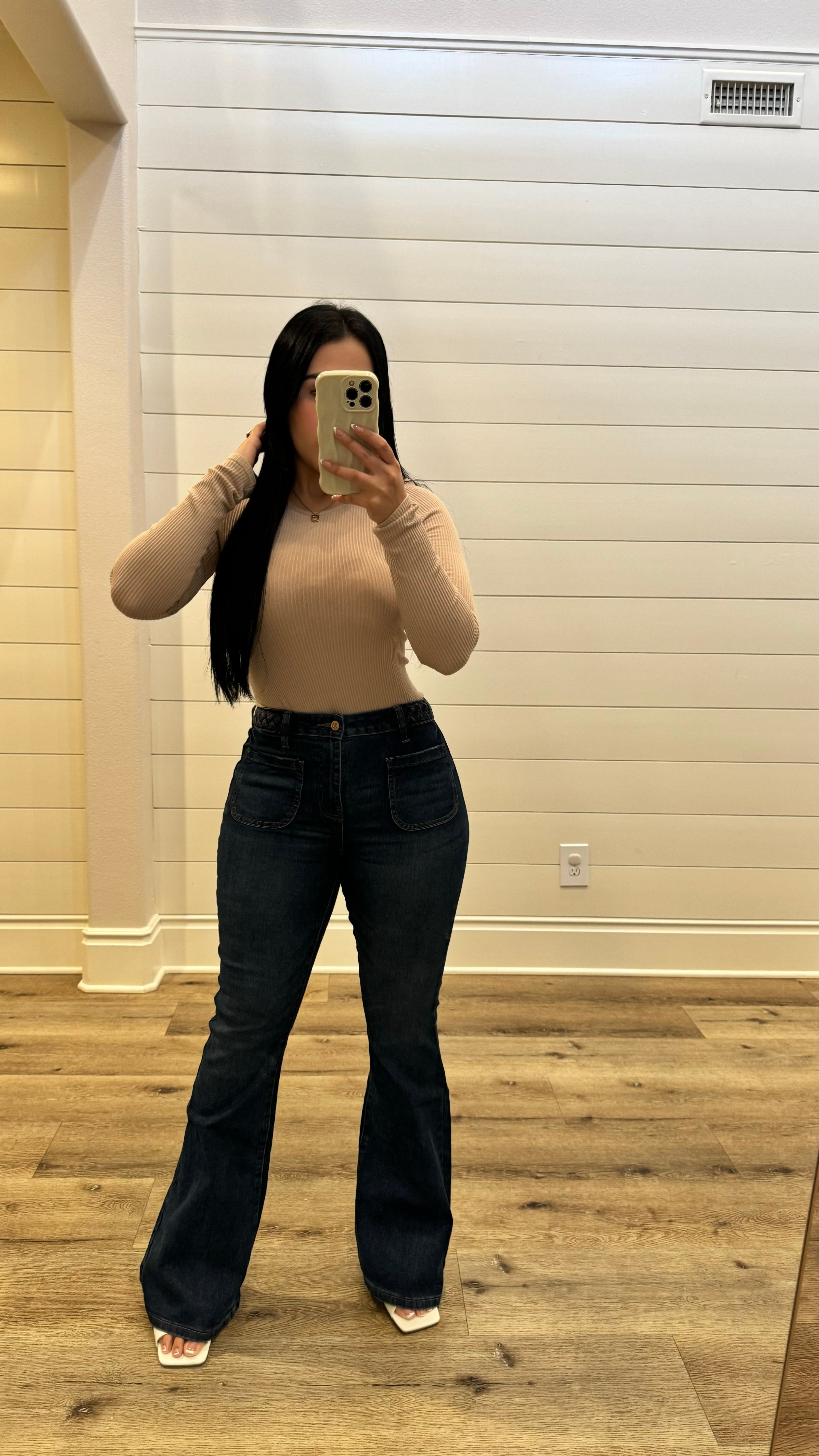 CURVY FLARED JEANS