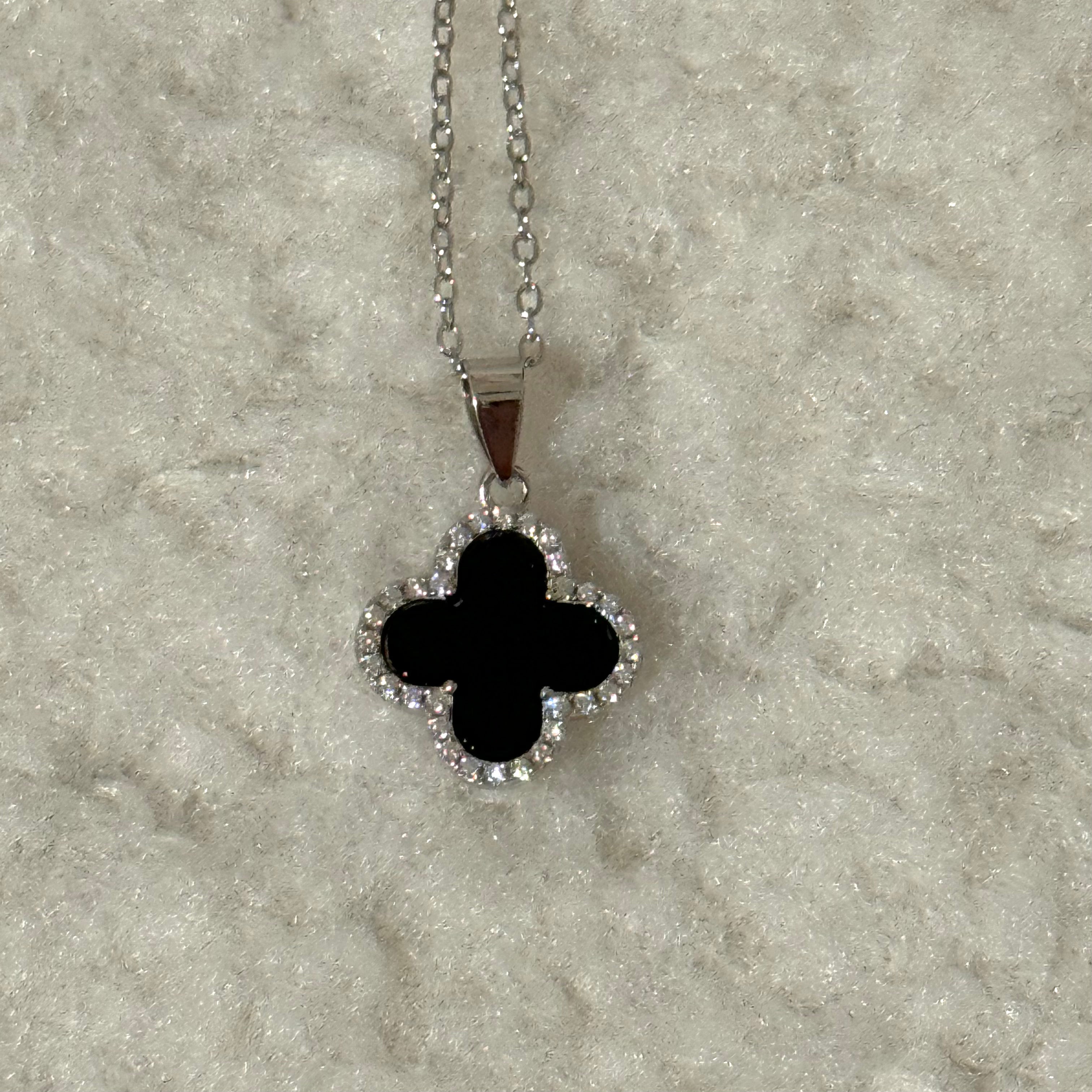 BLACK SILVER CLOVER NECKLES