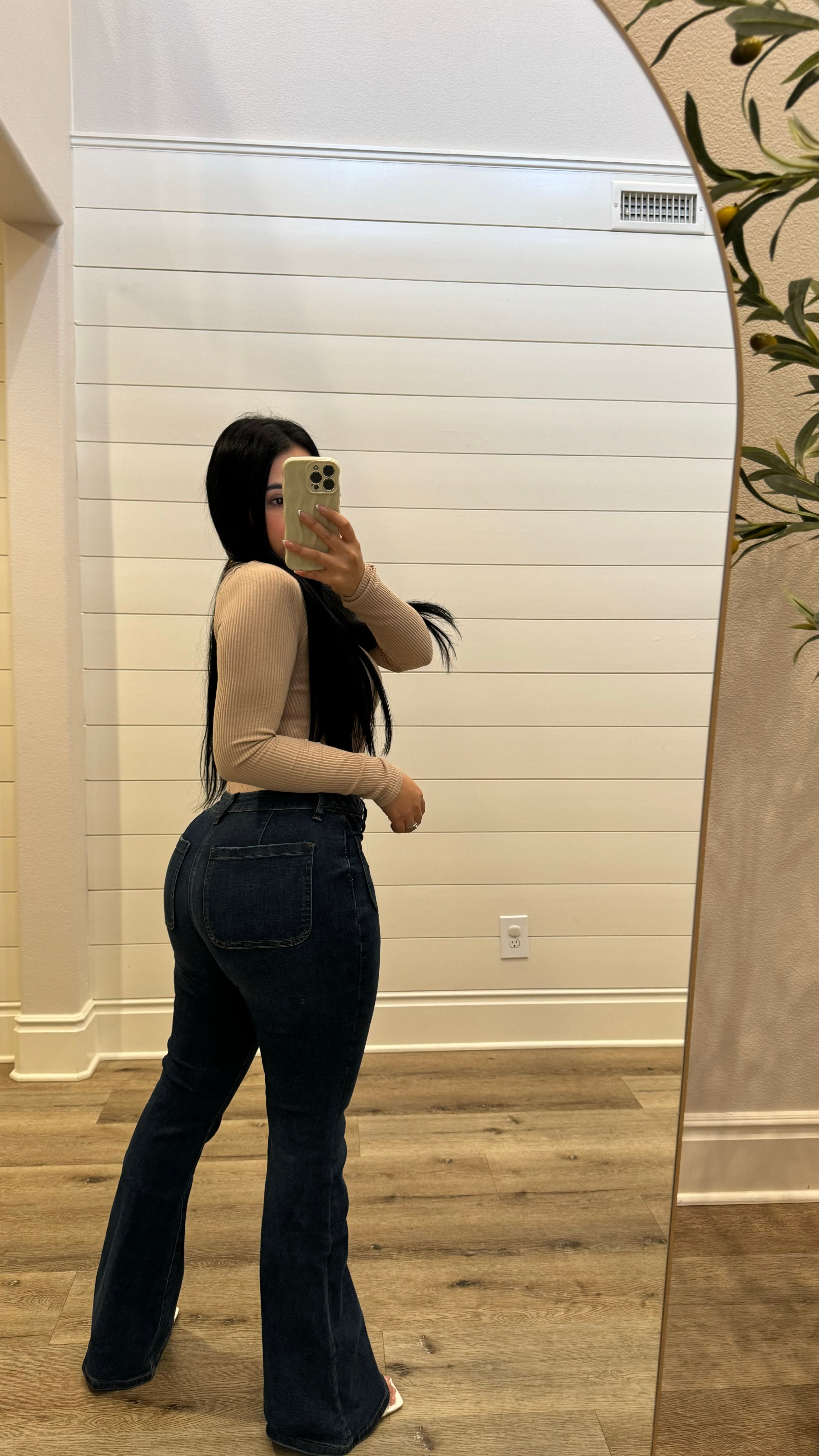 CURVY FLARED JEANS